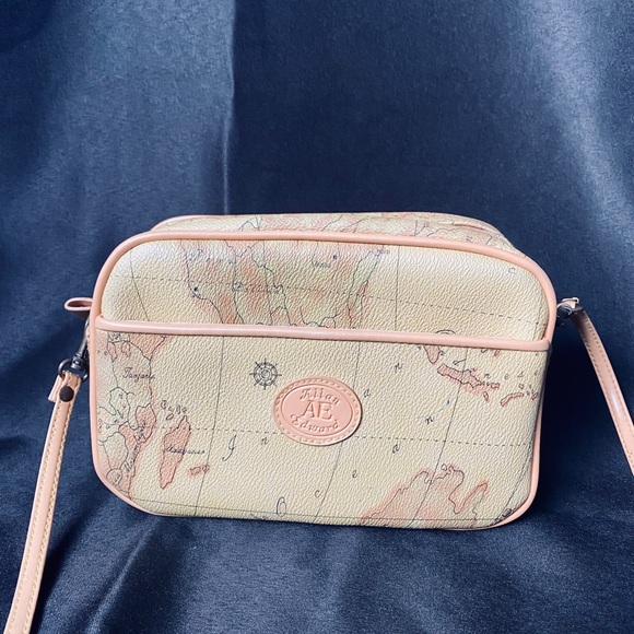Allan Edward World Map w/ beige Leather Crossbody - Picture 2 of 3